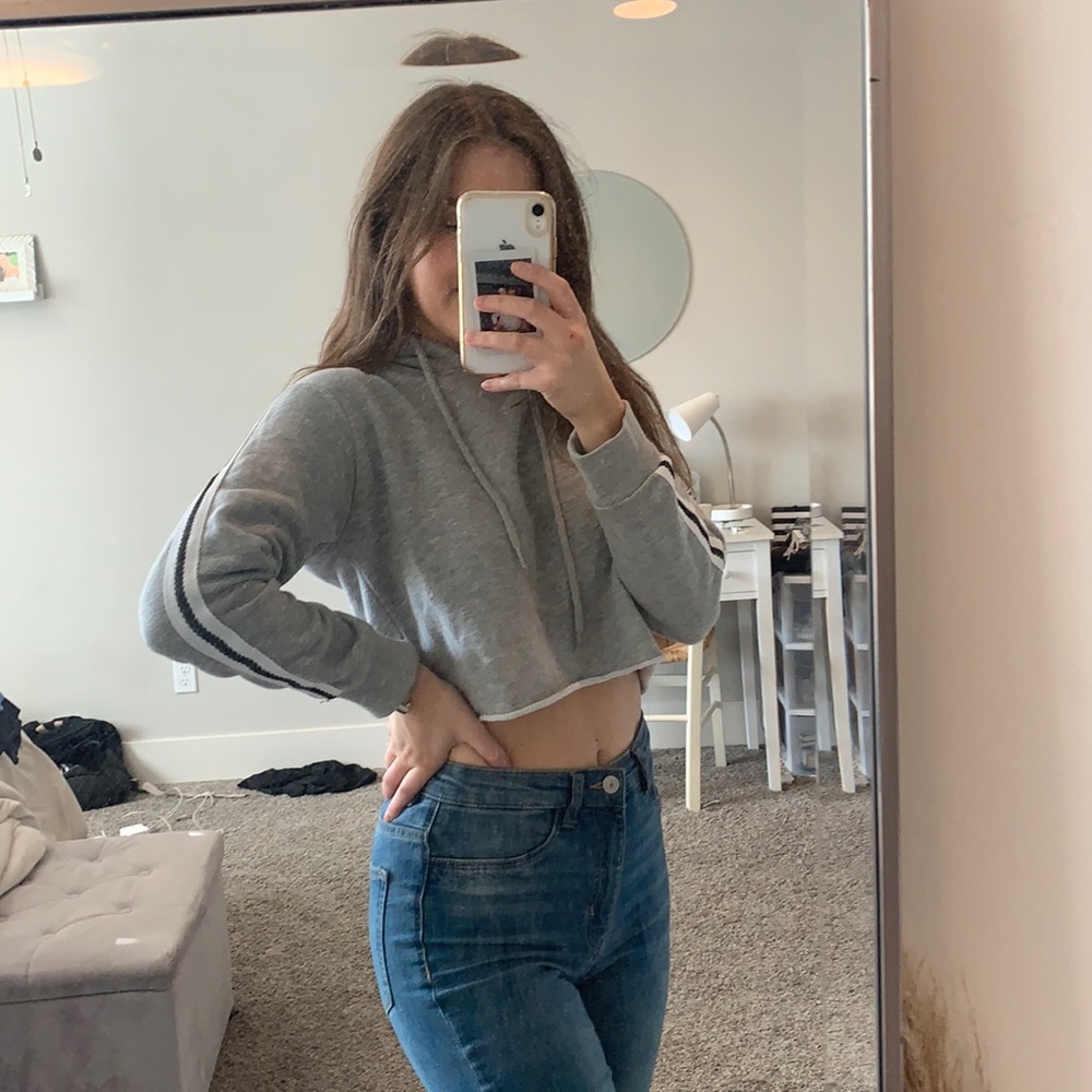 PrettyLittleThing cropped sweatshirt
